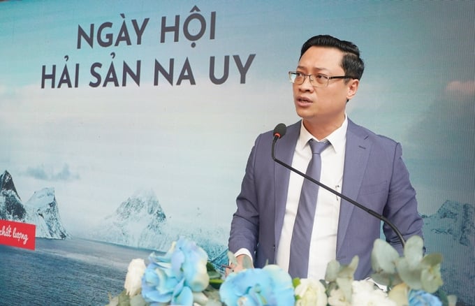 Ông Nguyễn Tiến Dũng, Phó Tổng giám đốc chuỗi WinMart: 'Hải sản Na Uy luôn nằm trong danh sách những mặt hàng nhập khẩu được khách hàng của chúng tôi yêu thích'. Ảnh: Hồng Thắm.