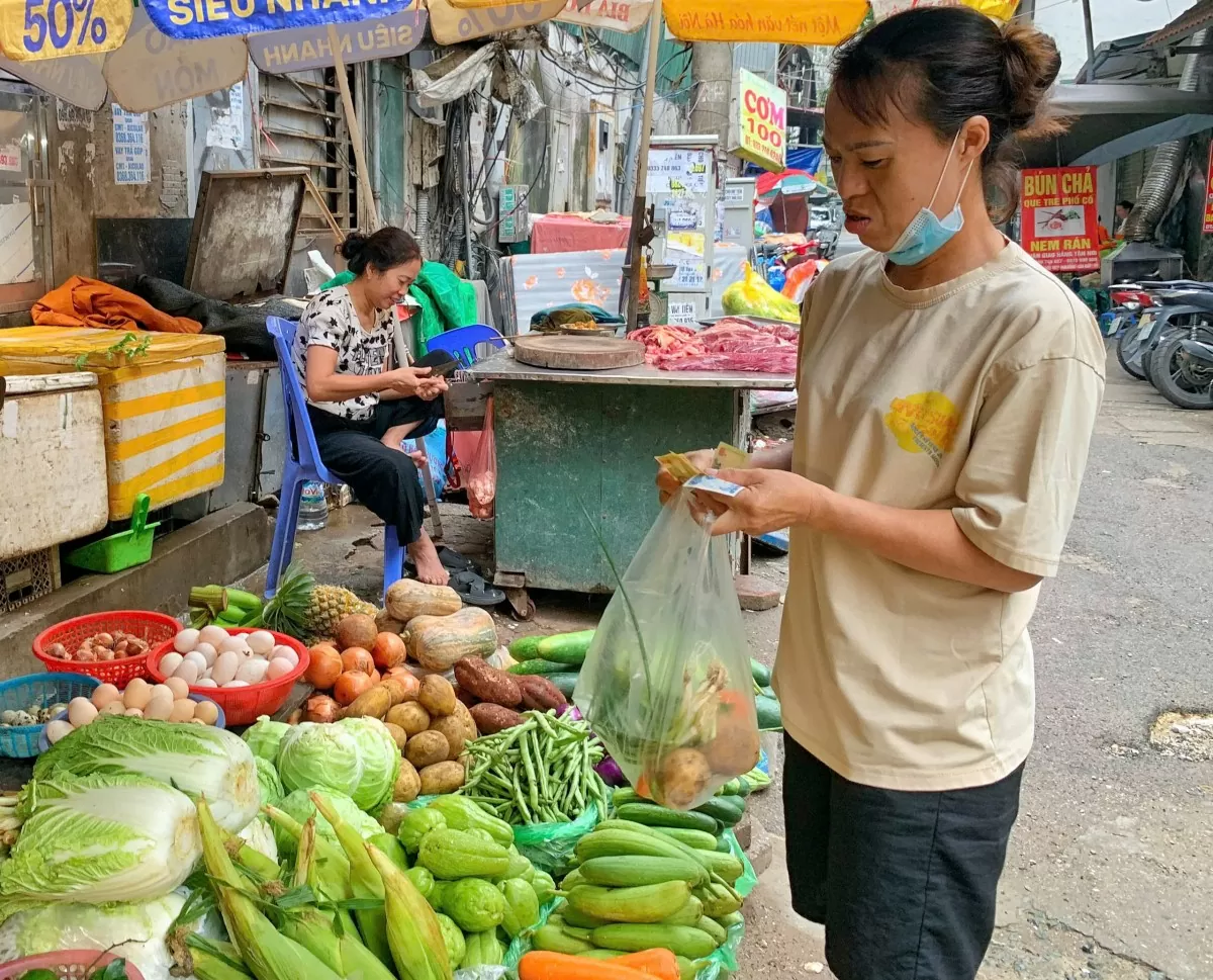 Thị trường Hà Nội ngày 12/9: Siêu thị ổn định, chợ truyền thống rau xanh “đội giá”