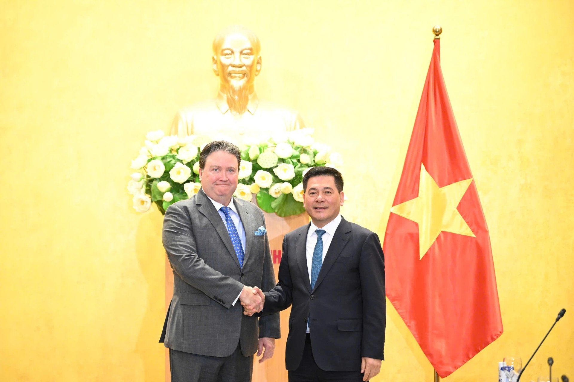 b462166220089e56c719-1739504072072215194699-114643_778.jpg Bộ trưởng Nguyễn Hồng Diên trong buổi tiếp Đại sứ Hoa Kỳ Knapper. Ảnh: MOIT.