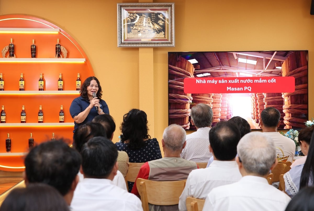 Bà Lê Thị Nga - Phó Tổng Giám đốc - Phụ trách Nghiên cứu và Phát triển sản phẩm chia sẻ tại sự kiện về câu chuyện kế thừa và phát triển của nước mắm. Ảnh: MS. Bà Lê Thị Nga - Phó Tổng Giám đốc - Phụ trách Nghiên cứu và Phát triển sản phẩm chia sẻ tại sự kiện về câu chuyện kế thừa và phát triển của nước mắm. Ảnh: MS.