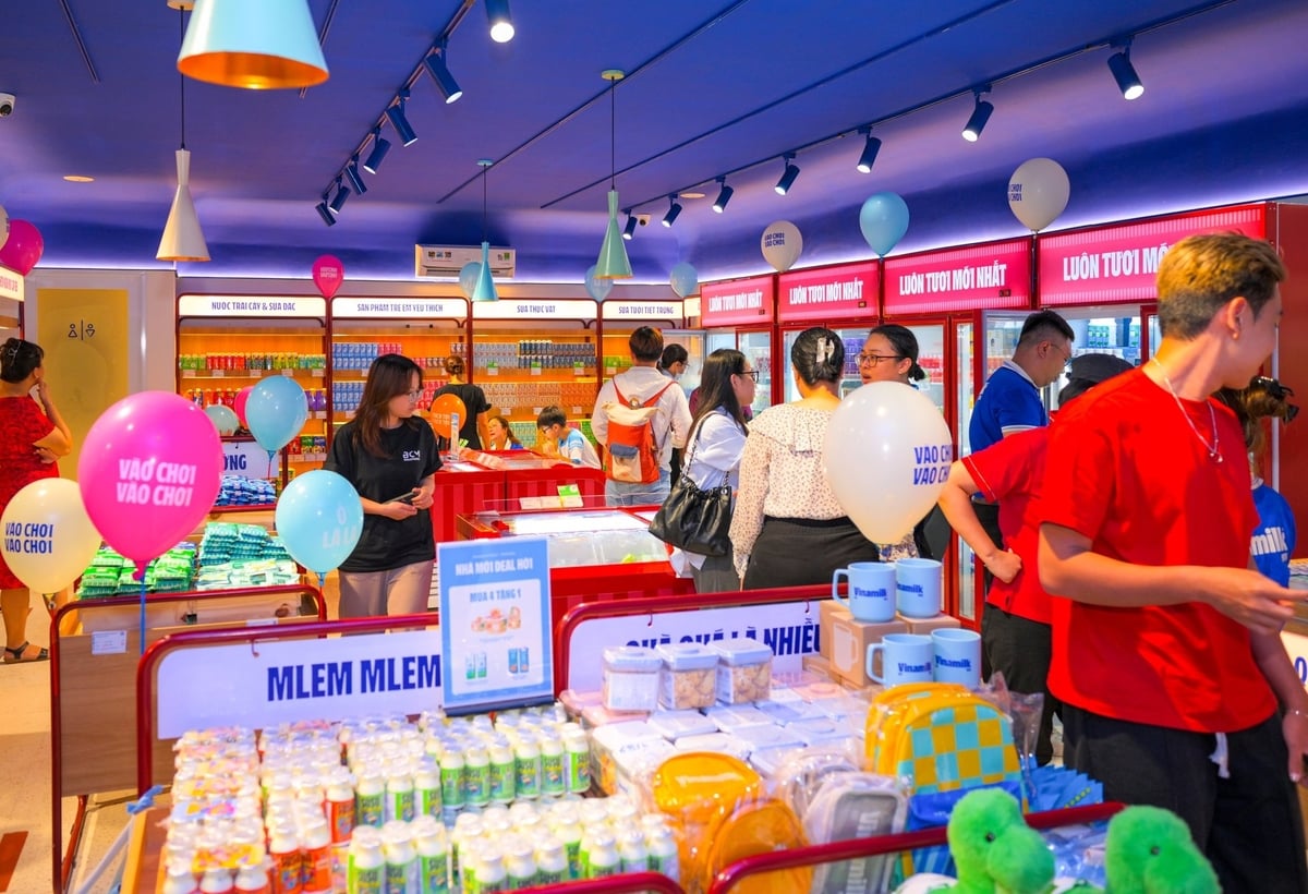 Các cửa hàng Vinamilk đã được thay đổi đồng bộ theo nhận diện thương hiệu mới. Ảnh: Vi Nam.