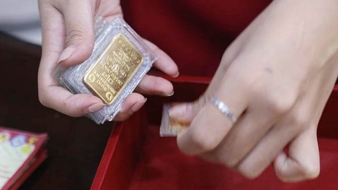 Dự báo giá vàng 9999 24k 18K SJC DOJI PNJ ngày 12/1 tăng hay giảm? Dự báo giá vàng 9999 24k 18K SJC DOJI PNJ ngày 12/1 tăng hay giảm?