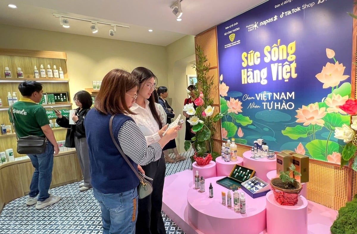 Không gian trưng bày, livestream 'Sức sống hàng Việt' lần thứ 2 năm 2026 mở cửa từ ngày 7/3 - 9/3. Ảnh: Ánh Dương.