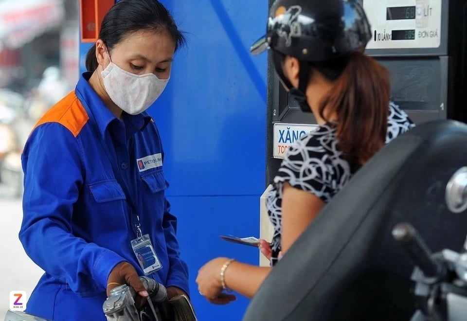 Từ 15h ngày 5/3, xăng RON 95 được bán với giá 22.340 đồng/lít. Ảnh: Việt Linh.