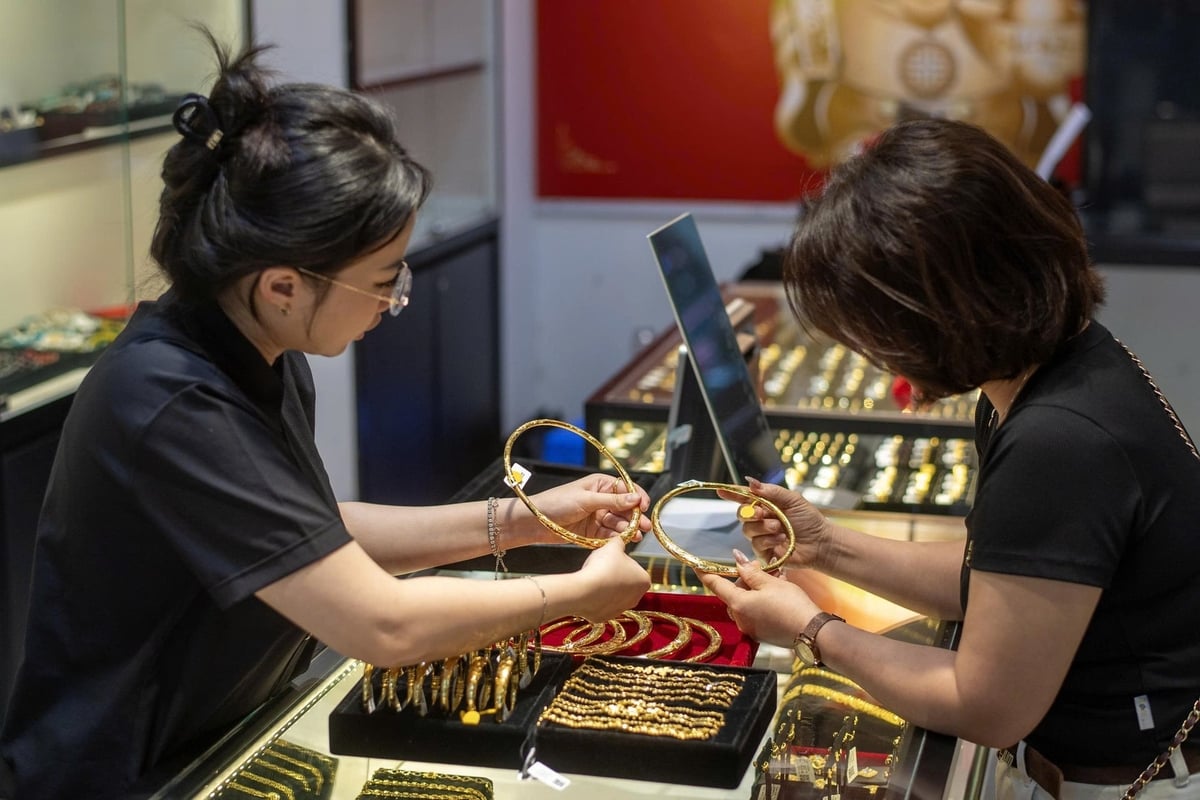 Nhà đầu tư vàng từ đầu năm bị lỗ nặng do giá vàng liên tiếp giảm sâu. 